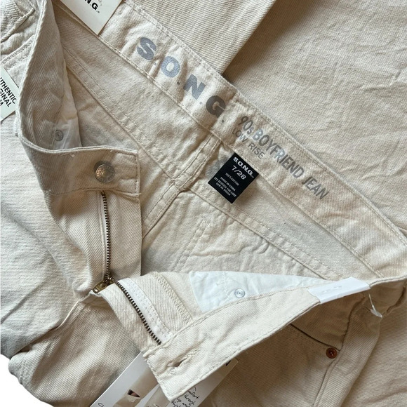 S. O. N. G. Cream Colored Jeans. 90s Boyfriend Style. Low Rise. Distressed. NWT - Picture 9 of 12